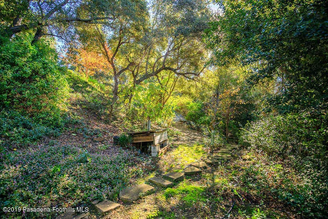 399 Flintridge Oaks Dr La-small-045-048-