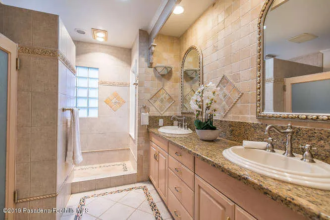 399 Flintridge Oaks Dr La-small-034-031-