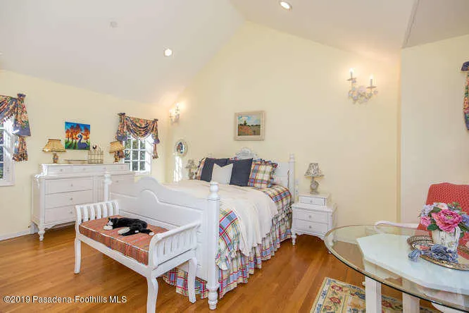 399 Flintridge Oaks Dr La-small-068-067-
