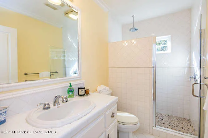 399 Flintridge Oaks Dr La-small-070-063-