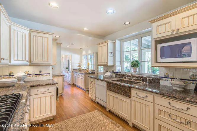 399 Flintridge Oaks Dr La-small-020-017-