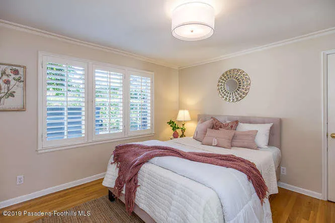 399 Flintridge Oaks Dr La-small-026-023-