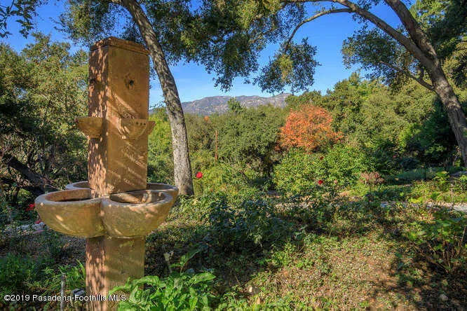 399 Flintridge Oaks Dr La-small-057-046-