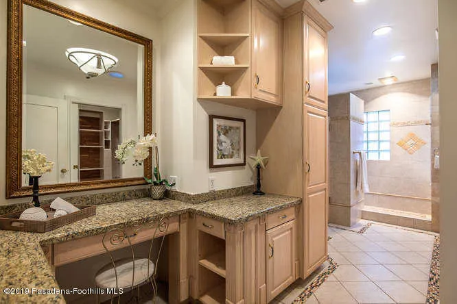 399 Flintridge Oaks Dr La-small-032-027-