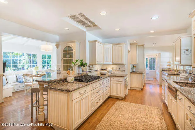 399 Flintridge Oaks Dr La-small-018-018-