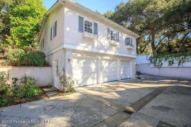 399 Flintridge Oaks Dr La-small-059-056-