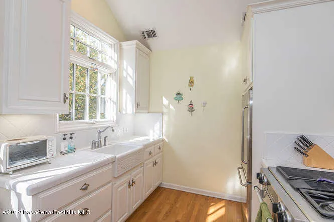 399 Flintridge Oaks Dr La-small-067-054-