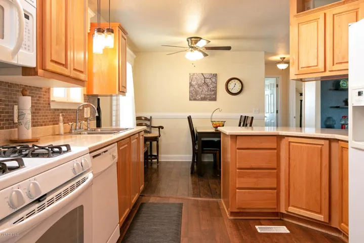 337 Rodgers St-012-026-Kitchen-MLS_Size