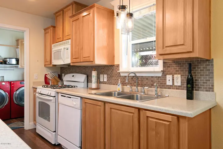 337 Rodgers St-010-021-Kitchen-MLS_Size