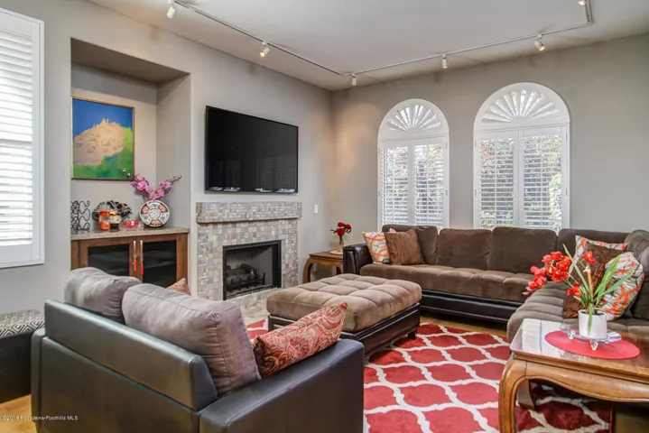 1095 Rosewalk Way 010-mls