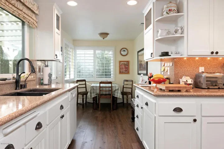 2391 Placita San Leandro-011-012-Kitchen