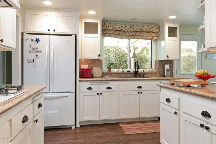 2391 Placita San Leandro-010-007-Kitchen