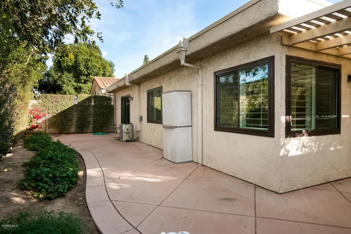 2391 Placita San Leandro-023-022-Back Ya