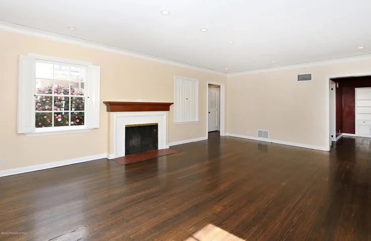 MLS_4_LivingRm