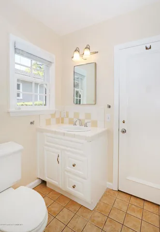 MLS_14_Bathroom