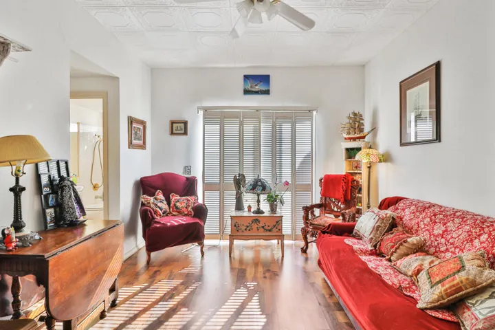 006_Living Room