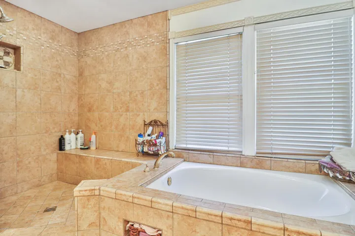 018_Elegant Bath room