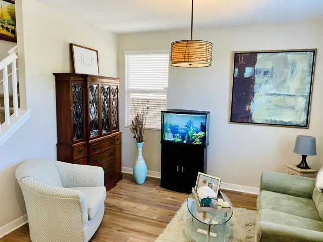 Sitting room/dining room