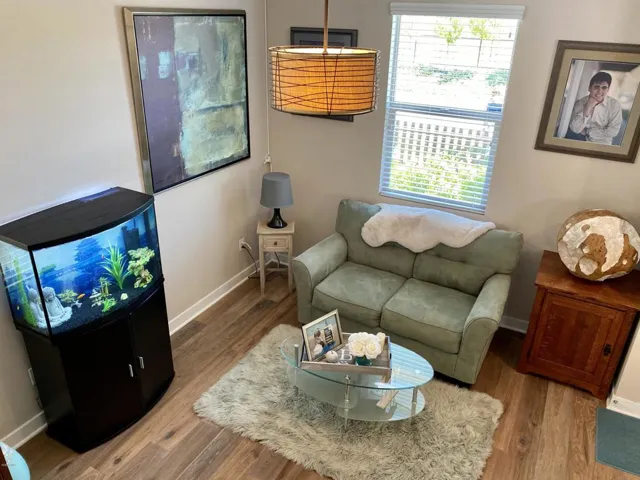 Sitting room/dining room