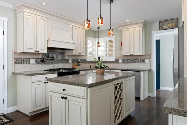 728 Elko Ave-012-012-Kitchen-MLS_Size