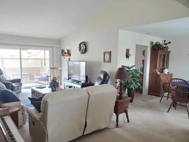 40029 Village 40 Camarillo (5)
