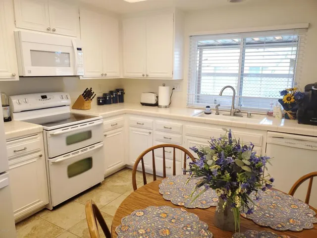 40029 Village 40 Camarillo (8)