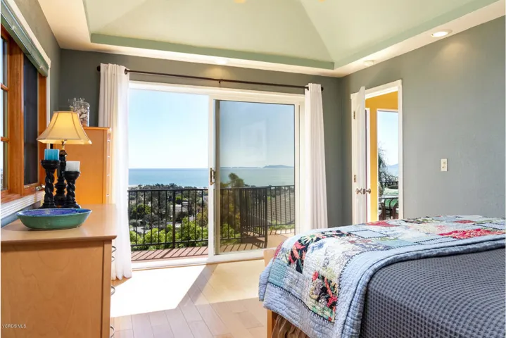 1510 Brodiea Ave-022-021-Master Bedroom-