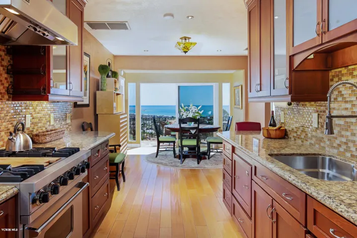 1510 Brodiea Ave-019-015-Kitchen-MLS_Siz