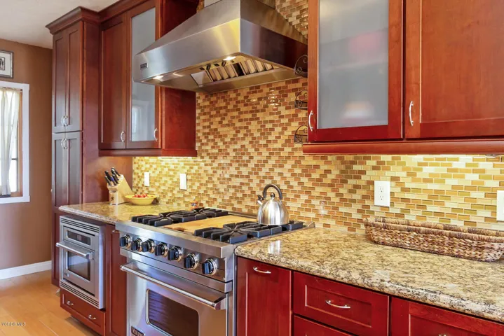 1510 Brodiea Ave-018-012-Kitchen-MLS_Siz