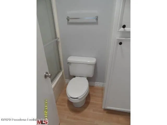 Woodley Bathroom 1