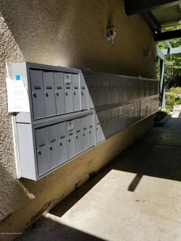 Mailbox-1