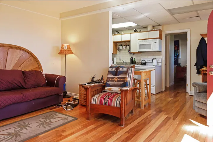 1510 Brodiea Ave-043-030-Unit 3-MLS_Size