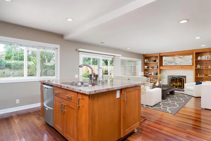 Kitchen Island Opens to Family Room