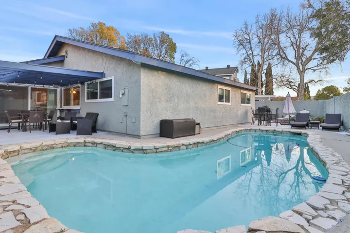 016_Huge Pool