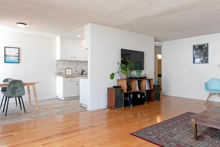 4700 Dean Dr 408-005-018-Living Room-MLS