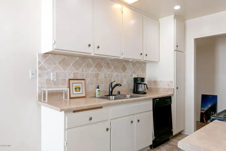 4700 Dean Dr 408-010-009-Kitchen-MLS_Siz