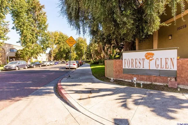 20234 Cohasset Street 19, Winnetka, California 91306