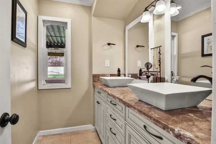 8510 Porter Hill Terrace, La Mesa, California 91942