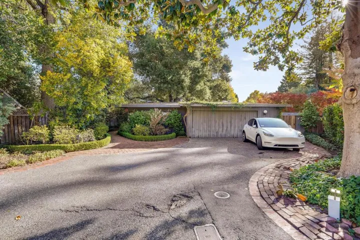 65 Kirby Place, Palo Alto, California 94301