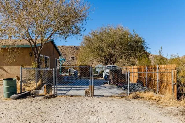 8828 Mesa Road, Lucerne Valley, California 92356