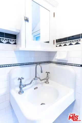 849 N Occidental Boulevard 849, Los Angeles, California 90026