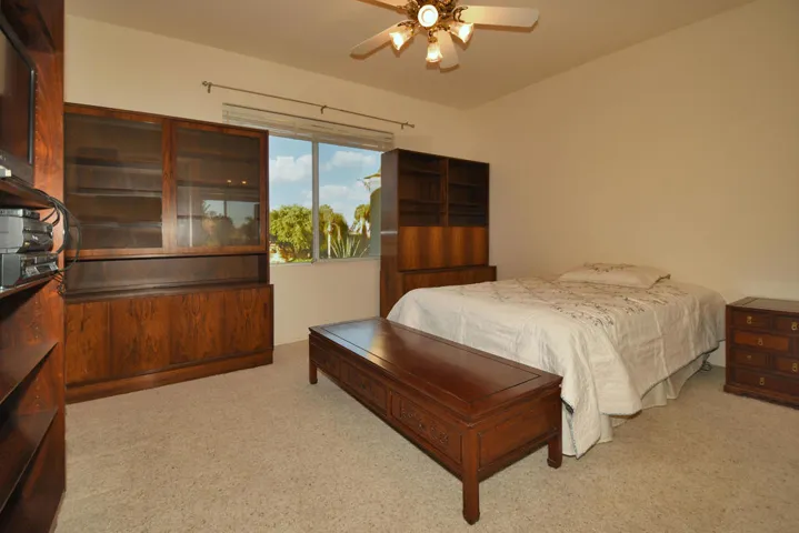 Bedroom/Office