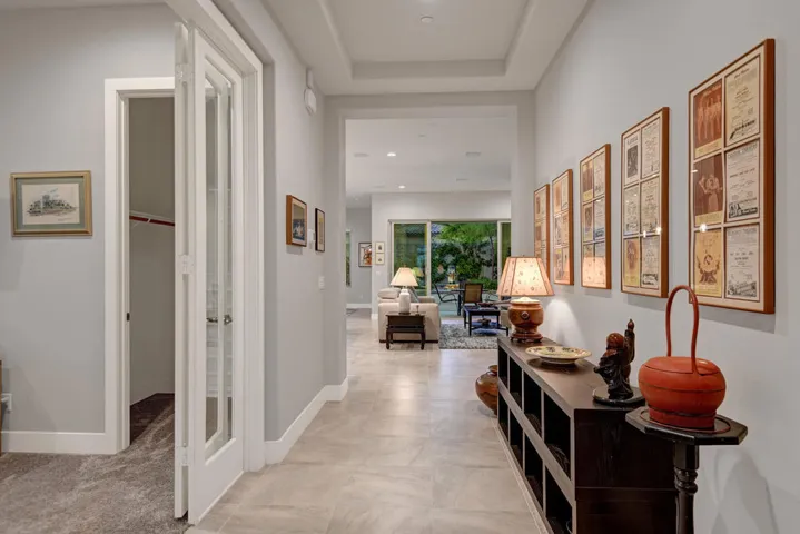 071 ENTRY HALL NIGHT MLS