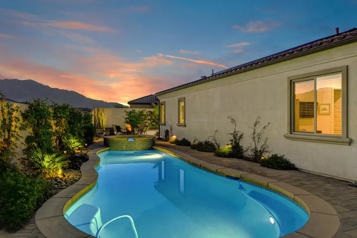 082 POOL AND SPA TO HOUSE AND MOUNTAINS