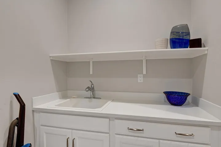 069 UTILITY ROOM REVERSE MLS