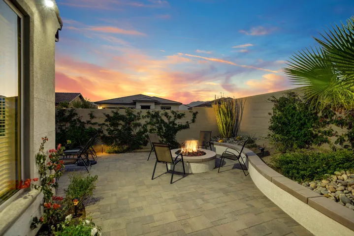 073 FIRE PIT ACROSS NIGHT MLS