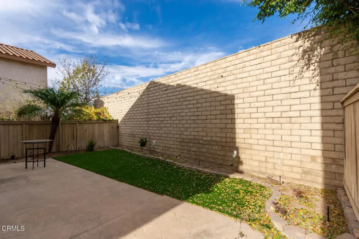 1553 El Soneto Ct Camarillo CA-020-016-I