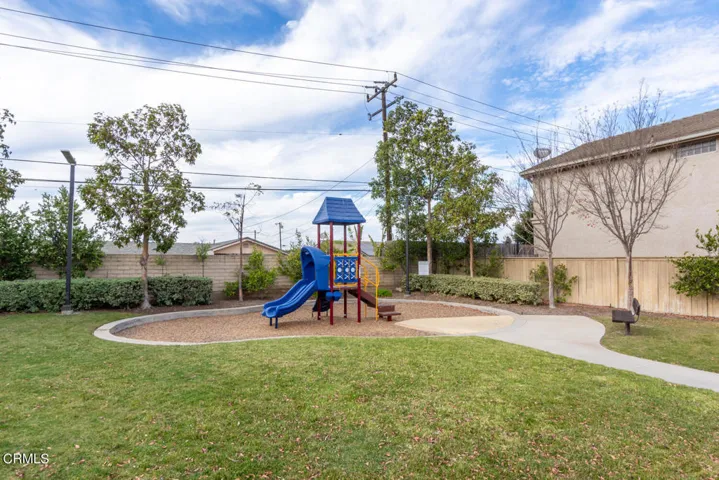 1553 El Soneto Ct Camarillo CA-023-025-I