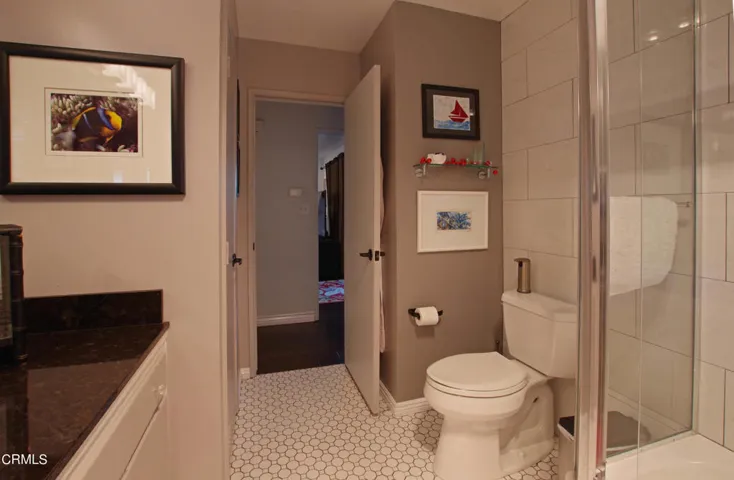 Hall Bath 2 (2)