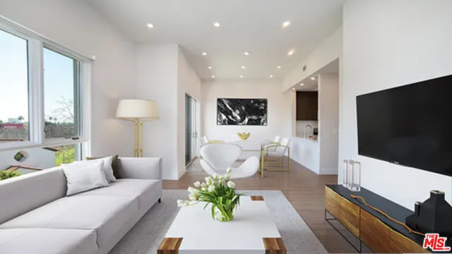 909 S Le Doux Road 203, Los Angeles, California 90035